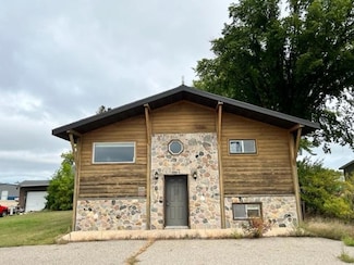 614 Ash Ave NE, Wadena, MN 56482