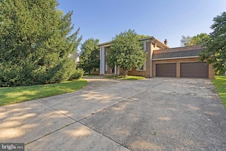 226 S Park Way, Broomall, PA 19008