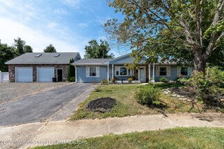 8 Hopi Ct, Waretown, NJ 08758