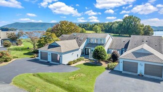 57 Clubhouse Towers Dr, Moneta, VA 24121