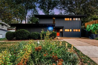 1331 Liggett Dr, Saint Louis, MO 63126