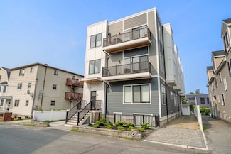 32 Murdock St Unit 2, Somerville, MA 02145