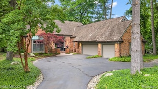 3546 Bloomfield Club Dr, Bloomfield Hills, MI 48301