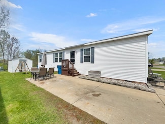 6347 Kingsway Dr, Fenton, MI 48430