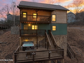 1329 N Baden Dr, Gatlinburg, TN 37738