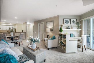 9222 Roosevelt Way NE Unit 203, Seattle, WA 98115