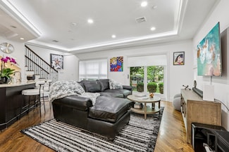 9 Marquis Ct Unit 9, Edgewater, NJ 07020
