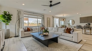 544 Bridgeport Dr, Rialto, CA 92377