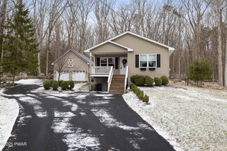 32 Meadows Dr, Hawley, PA 18428
