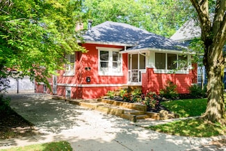 270 N Maple St, Zionsville, IN 46077