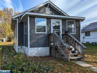 814 8th St, International Falls, MN 56649