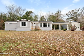 159 Tillett Ln, Sneads Ferry, NC 28460
