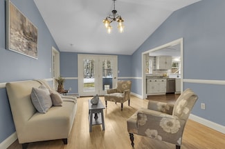 816 Patriots Rd, Templeton, MA 01468