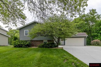 49 Camelot Ln, Mankato, MN 56001