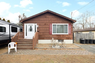 303 Orchid Dr, Mastic Beach, NY 11951
