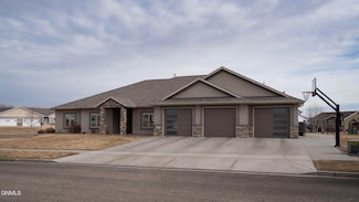3727 Pebbleview Cir, Bismarck, ND 58503