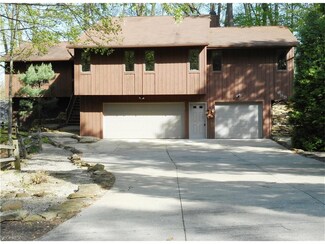 699 Stonecliff Dr, Akron, OH 44313