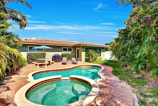 390 N Juno Ln, Juno Beach, FL 33408