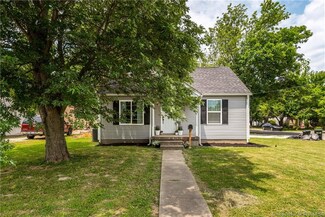 280 E Owen St, Scottsburg, IN 47170