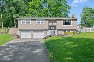 1006 Willow Glen Dr, Bethel Park, PA 15102