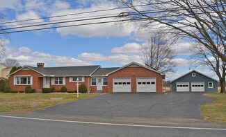 6 East St, Hadley, MA 01035