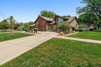 1001 Azalea Dr, Munster, IN 46321