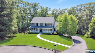 33 Walton Ave, Oakland, NJ 07436
