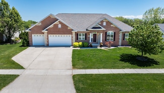 2134 Luxury Dr, Suamico, WI 54313
