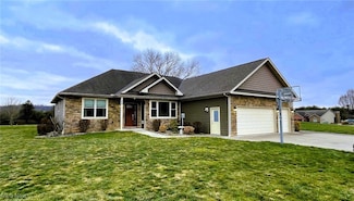 186 Fairway Dr, Beverly, OH 45715