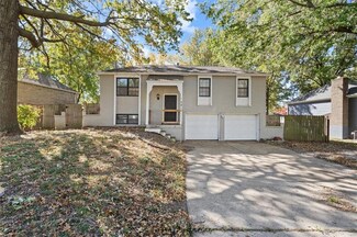 2812 NW Kingsridge Dr, Blue Springs, MO 64015