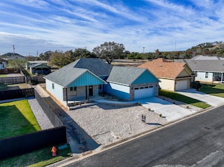 227 Riley Ln, Fredericksburg, TX 78624