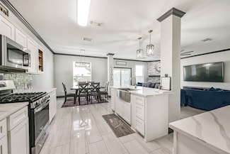 1818 Buckingham Dr, Pasadena, TX 77504