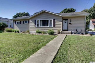 212 W Washington St, Mount Sterling, IL 62353