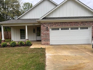 202 Robbins Dr, New Albany, MS 38652