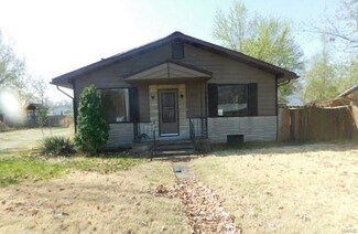 338 Pershing Ave, Wood River, IL 62095
