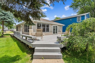 5510 E Center Ln, Port Clinton, OH 43452