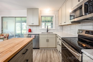 925 Henkel Rd, Statesville, NC 28677
