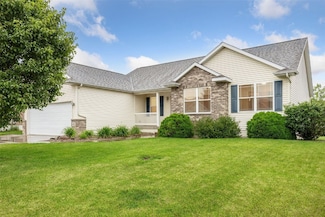 412 Limerock Dr NW, Cedar Rapids, IA 52405
