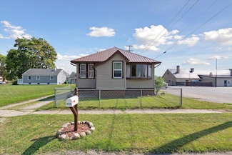 413 W 4th St, Pinconning, MI 48650
