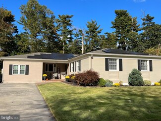 521 Cambridge Rd, Blackwood, NJ 08012