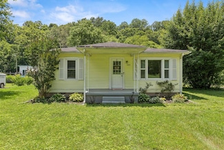 3585 Old Highway 31 E, Westmoreland, TN 37186