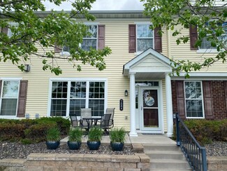 7584 Lower 11th St N, Saint Paul, MN 55128
