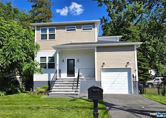 12 Lakeview Ave, Rochelle Park, NJ 07662