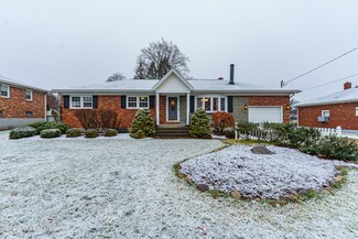 8 Campagna Dr, Albany, NY 12205