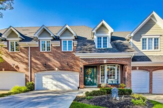102 E Knighton Place, Elmhurst, IL 60126