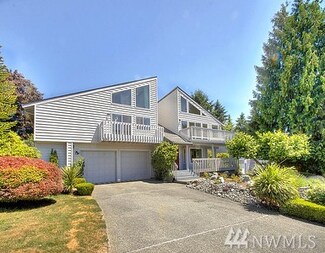 69 Leschi Dr, Steilacoom, WA 98388