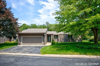 821 Brook Village Dr, Holland, MI 49423