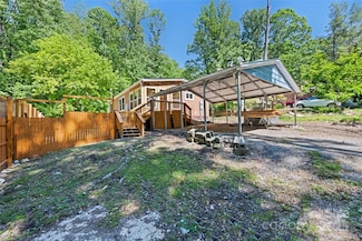 174 Lister Ln, Maggie Valley, NC 28751
