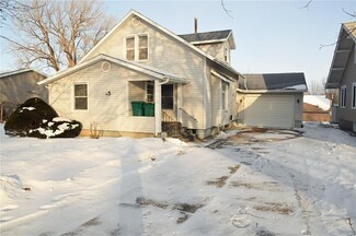 445 3rd St N, Winthrop, IA 50682