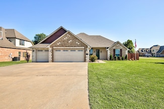 135 Hennessey St, Enid, OK 73701